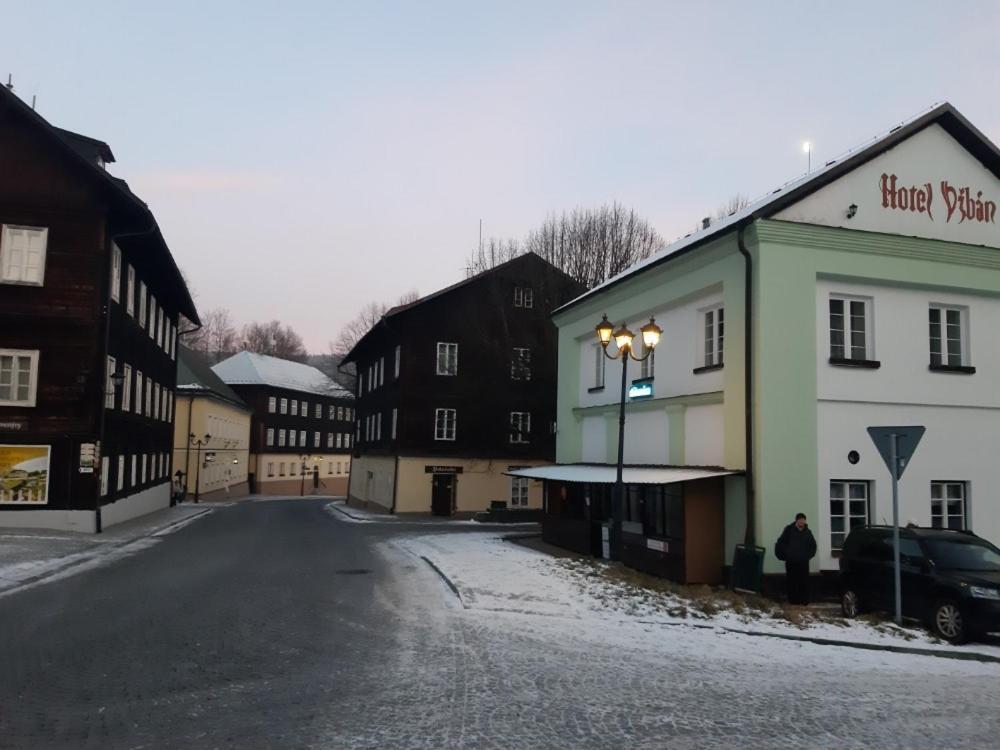Hotel Dzban Jindrichov Εξωτερικό φωτογραφία
